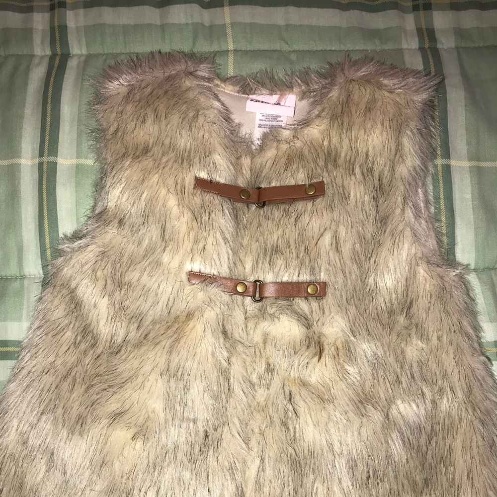 ❌❌SOLD❌❌ Fur toddler girl vest 4T